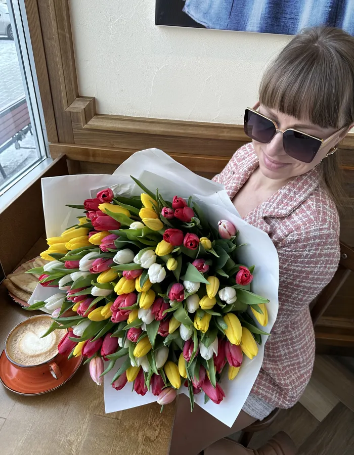 Букет из 101 тюльпана микс