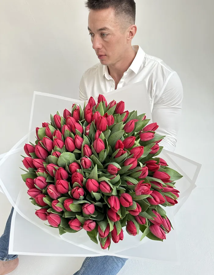 ช่อทิวลิปสีแดง 101 ดอก
